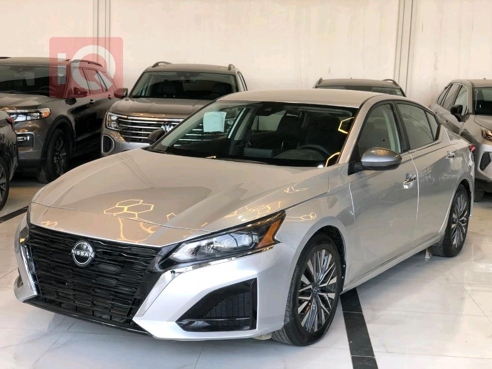 نيسان ألتيما